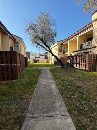 660 W Park Dr , Unit 1-201, Miami, FL 33172 Photo