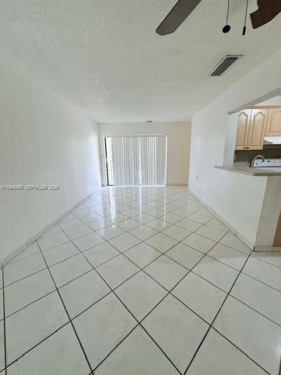 660 W Park Dr , Unit 1-201, Miami, FL 33172 Photo
