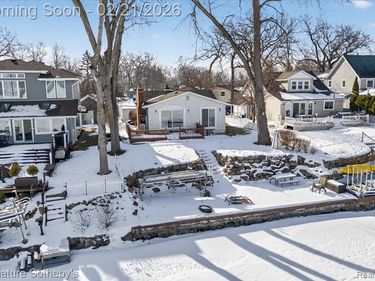 6832 Brightwood Court, Waterford Twp, MI 48327