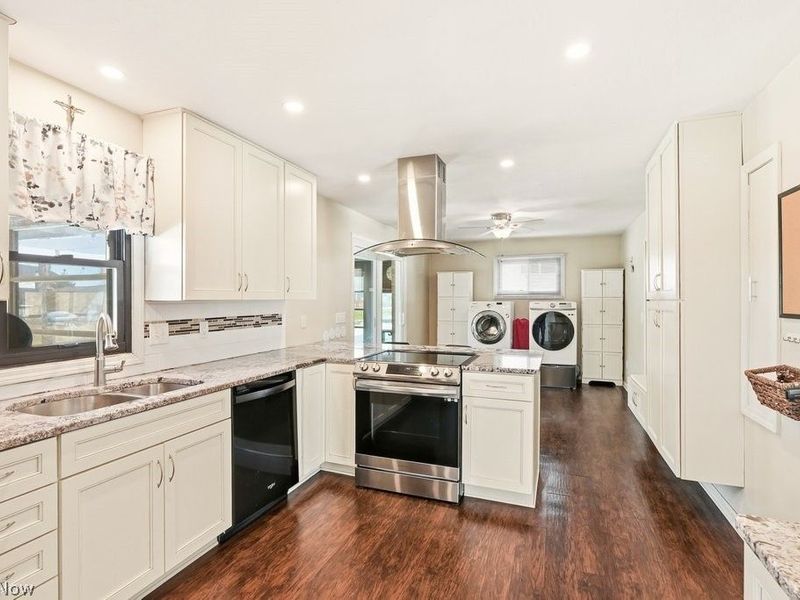 8280 Royal Ridge Drive, Parma, OH 44129 Photo 10