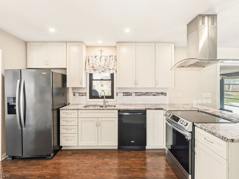 8280 Royal Ridge Drive, Parma, OH 44129 Photo 11