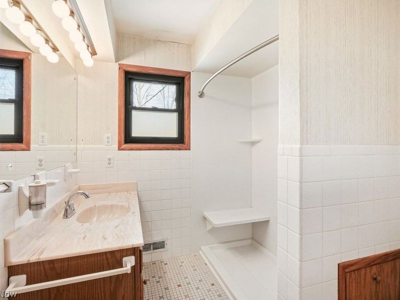 8280 Royal Ridge Drive, Parma, OH 44129 Photo 23