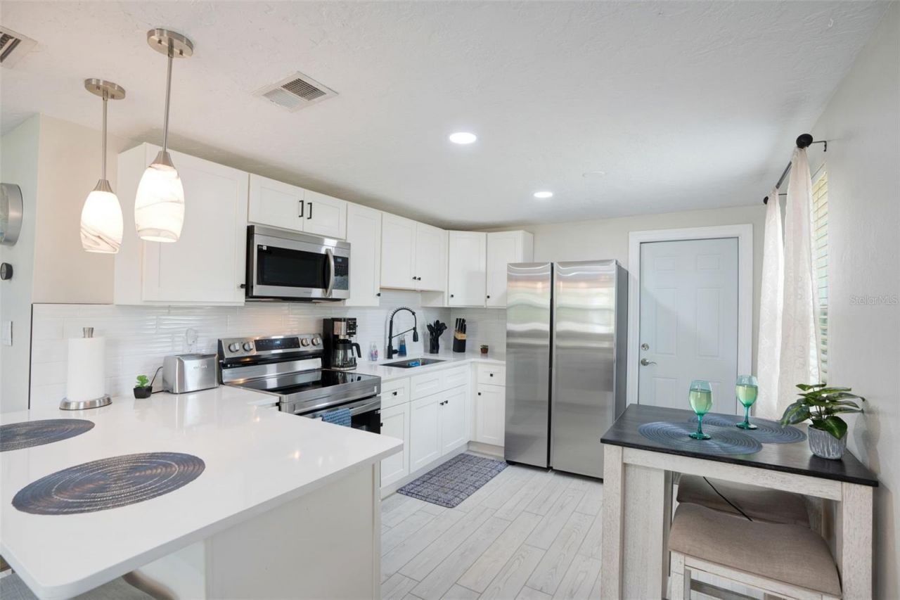 1004 67th Avenue W, Bradenton, FL 34207 Photo