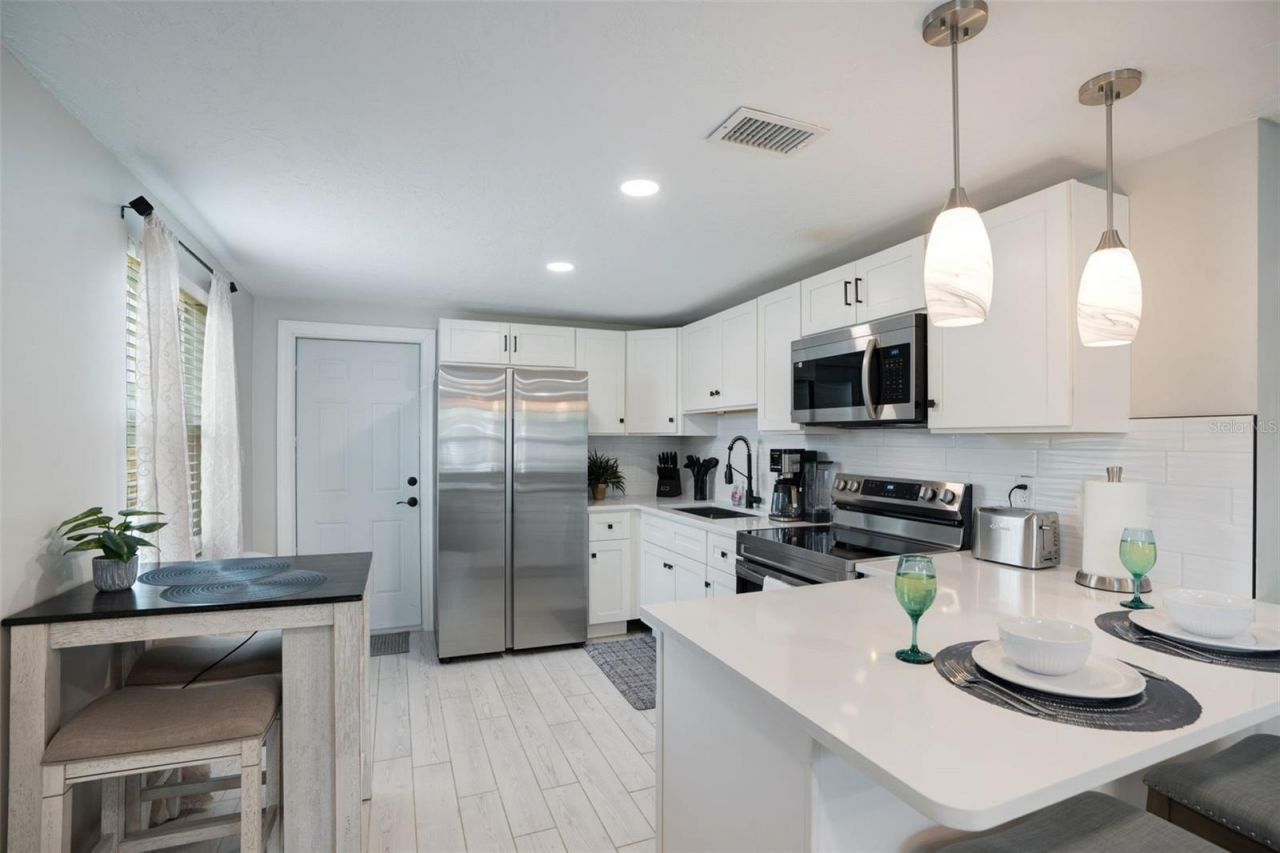 1004 67th Avenue W, Bradenton, FL 34207 Photo