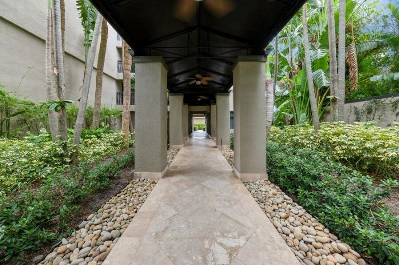 1830 Embassy Drive, Unit 503, West Palm Beach, FL 33401 Photo