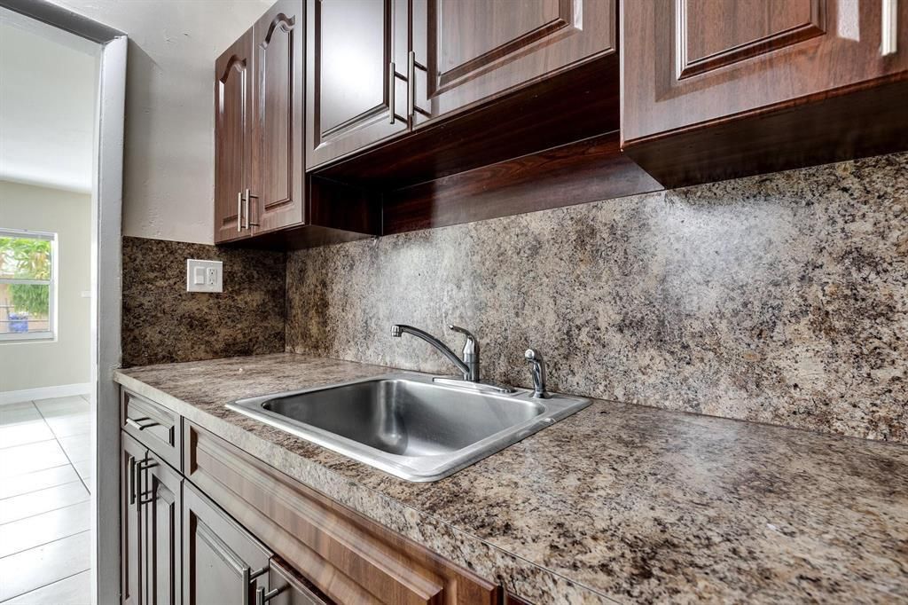 729 NW 17th Avenue, Fort Lauderdale, FL 33311 Photo