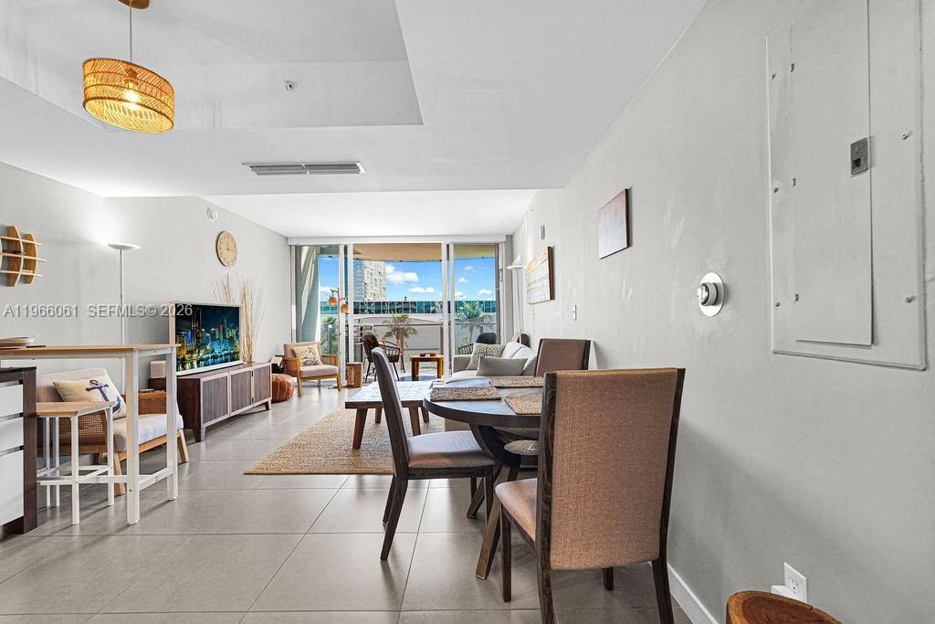 2155 Washington Ct, Unit 403, Miami Beach, FL 33139 Photo