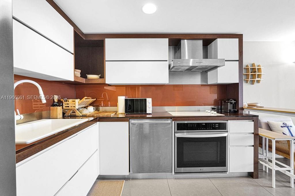 2155 Washington Ct, Unit 403, Miami Beach, FL 33139 Photo