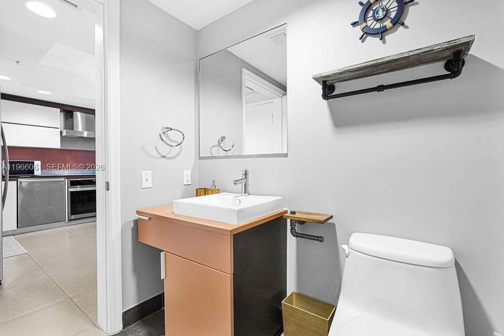 2155 Washington Ct, Unit 403, Miami Beach, FL 33139 Photo