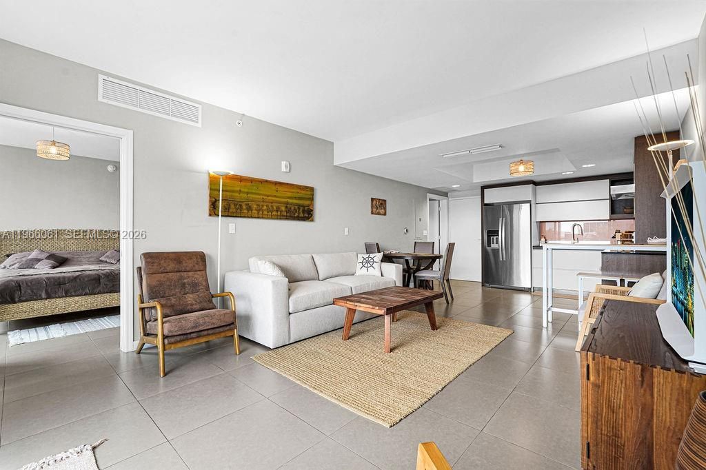 2155 Washington Ct, Unit 403, Miami Beach, FL 33139 Photo