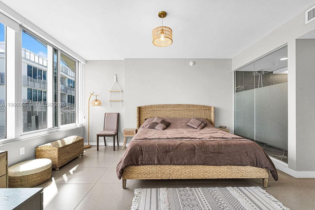 2155 Washington Ct, Unit 403, Miami Beach, FL 33139 Photo