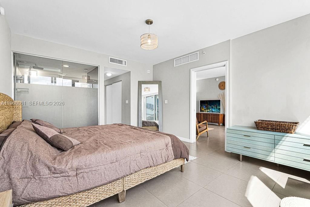 2155 Washington Ct, Unit 403, Miami Beach, FL 33139 Photo