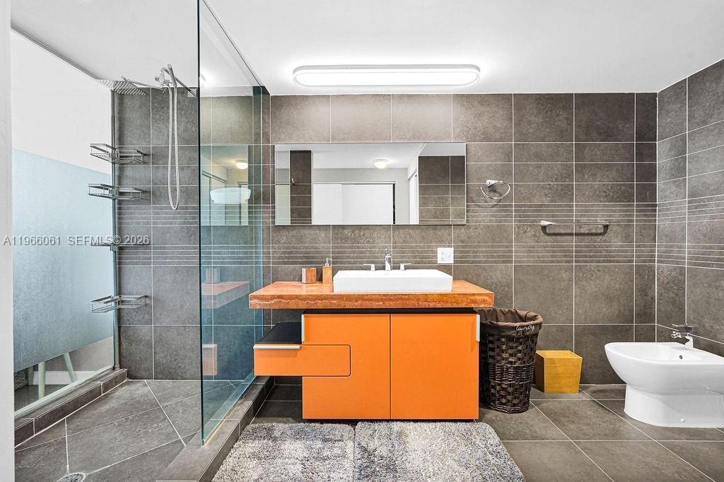 2155 Washington Ct, Unit 403, Miami Beach, FL 33139 Photo