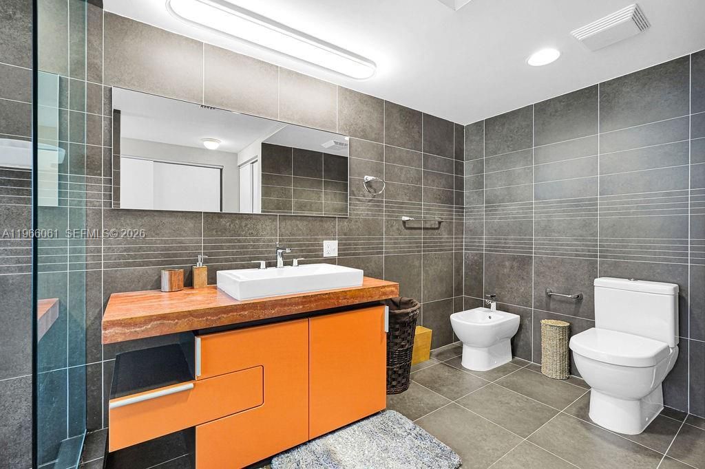 2155 Washington Ct, Unit 403, Miami Beach, FL 33139 Photo