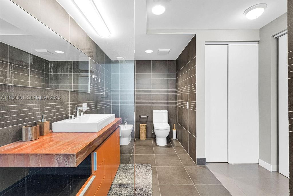 2155 Washington Ct, Unit 403, Miami Beach, FL 33139 Photo