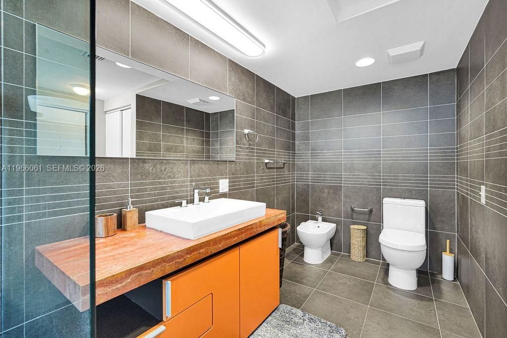 2155 Washington Ct, Unit 403, Miami Beach, FL 33139 Photo