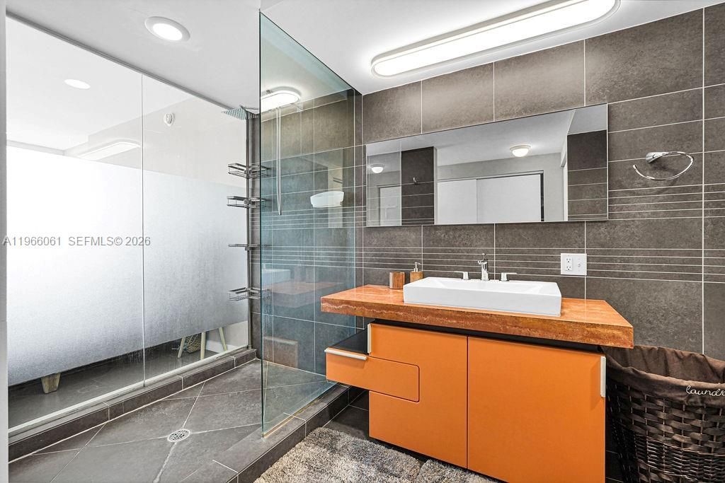 2155 Washington Ct, Unit 403, Miami Beach, FL 33139 Photo