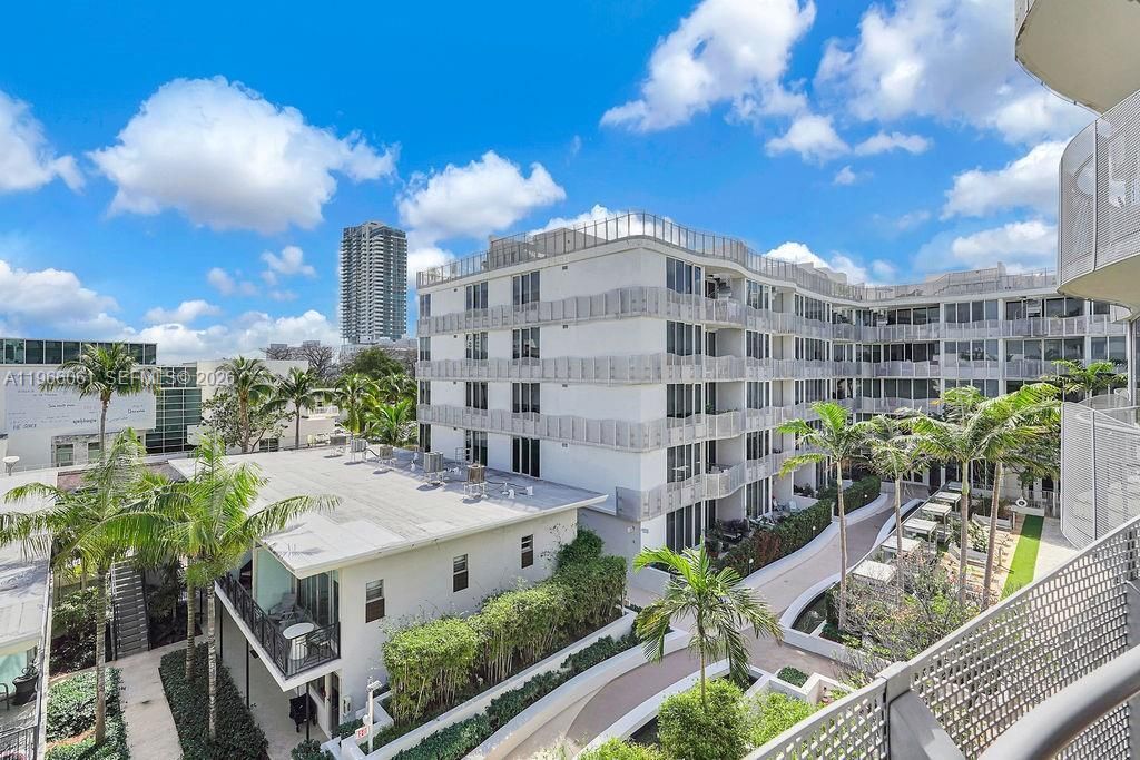 2155 Washington Ct, Unit 403, Miami Beach, FL 33139 Photo