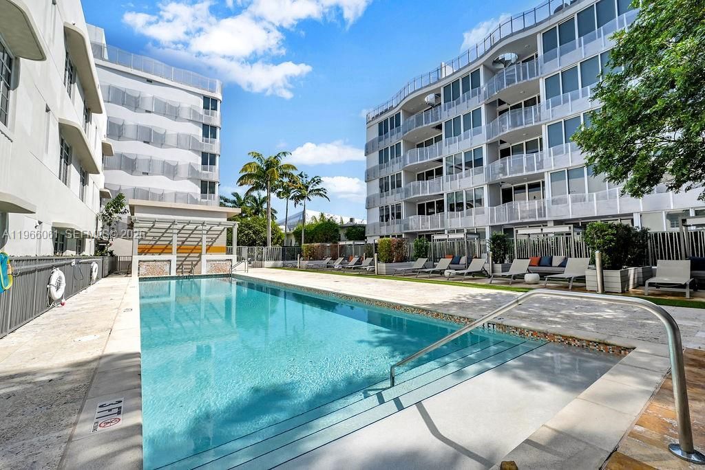 2155 Washington Ct, Unit 403, Miami Beach, FL 33139 Photo