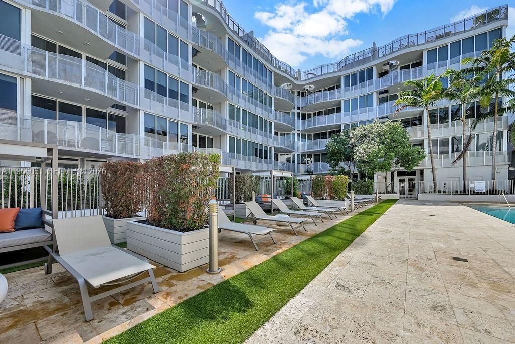 2155 Washington Ct, Unit 403, Miami Beach, FL 33139 Photo