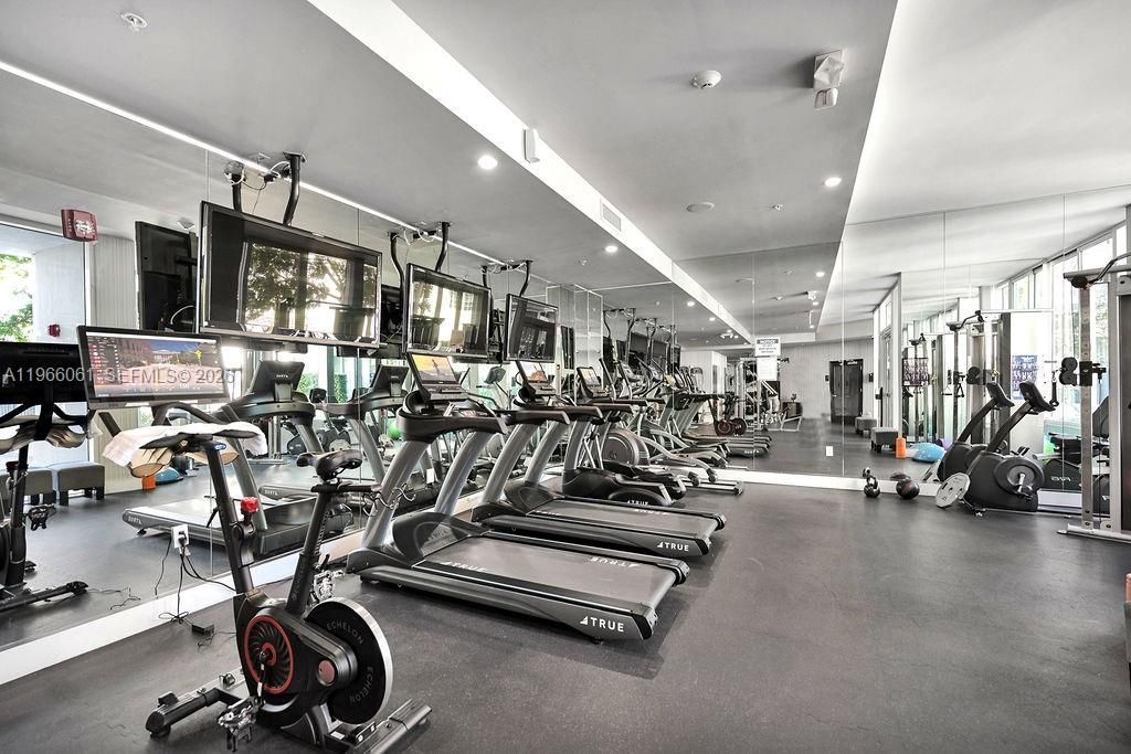 2155 Washington Ct, Unit 403, Miami Beach, FL 33139 Photo