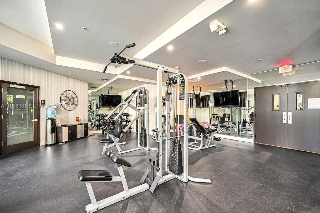 2155 Washington Ct, Unit 403, Miami Beach, FL 33139 Photo