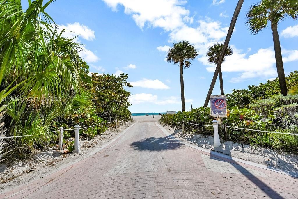 2155 Washington Ct, Unit 403, Miami Beach, FL 33139 Photo