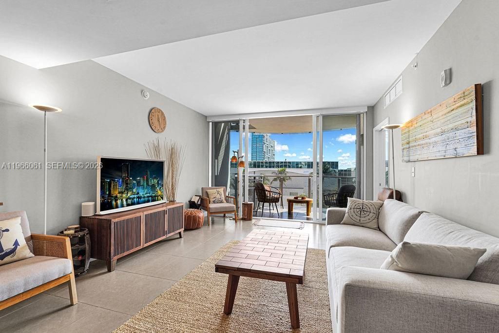 2155 Washington Ct, Unit 403, Miami Beach, FL 33139 Photo