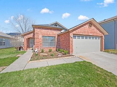 10104 Chapel Glen Terrace, Fort Worth, TX 76116