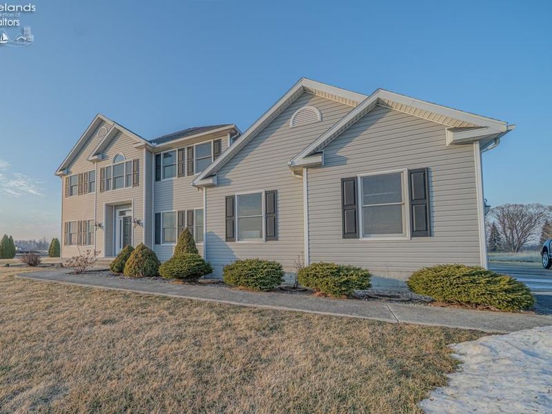 11101 W Genzman Road, Oak Harbor, OH 43449 Photo 3