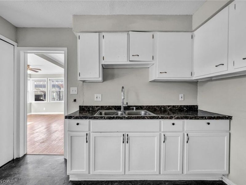 18526 Underwood Avenue, Cleveland, OH 44119 Photo 16