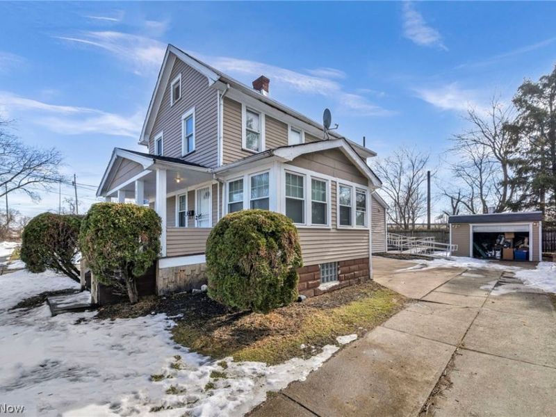 18526 Underwood Avenue, Cleveland, OH 44119 Photo 6