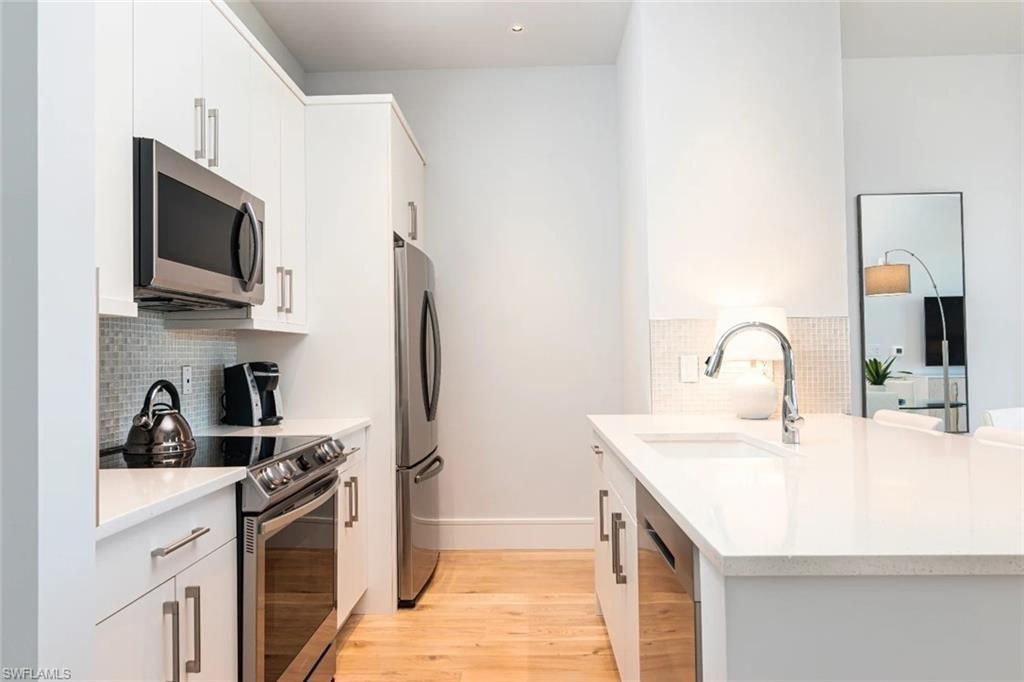 101 8th St S, Unit 206, Naples, FL 34102 Photo