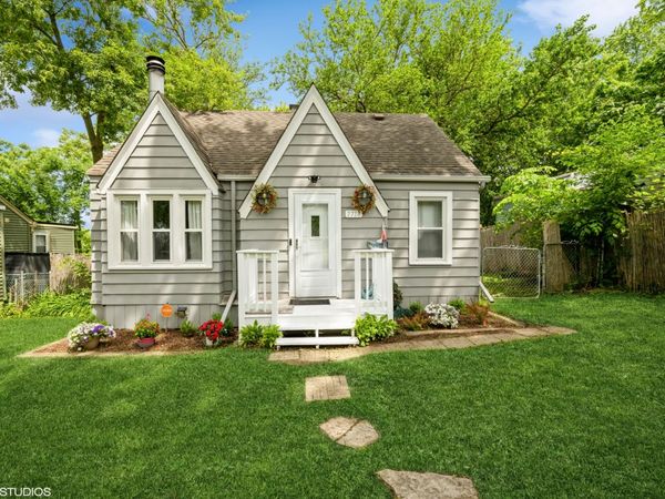 7718 Beach Road, Wonder Lake, IL 60097