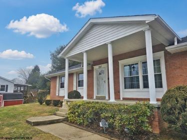 227 Meadowcrest Lane, Bridgeport, WV 26330