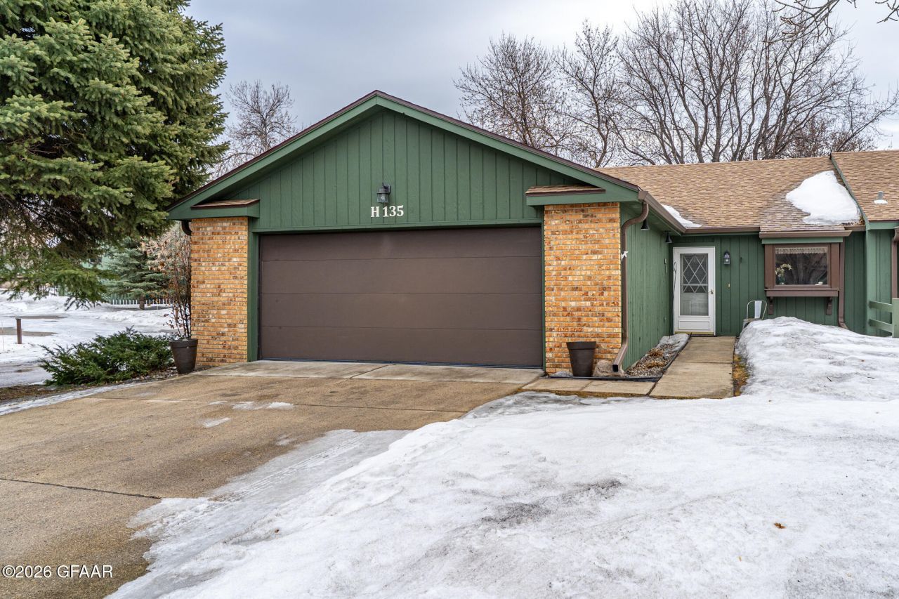815 40th Avenue S, Unit H135, Grand Forks, ND 58201 Main Photo