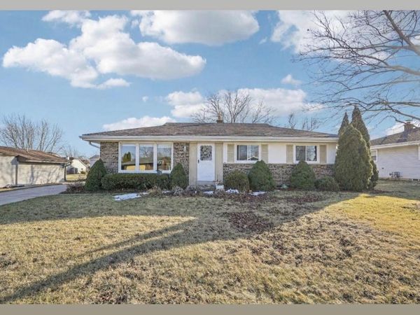 395 E OAK LANE, Oak Creek, WI 53154