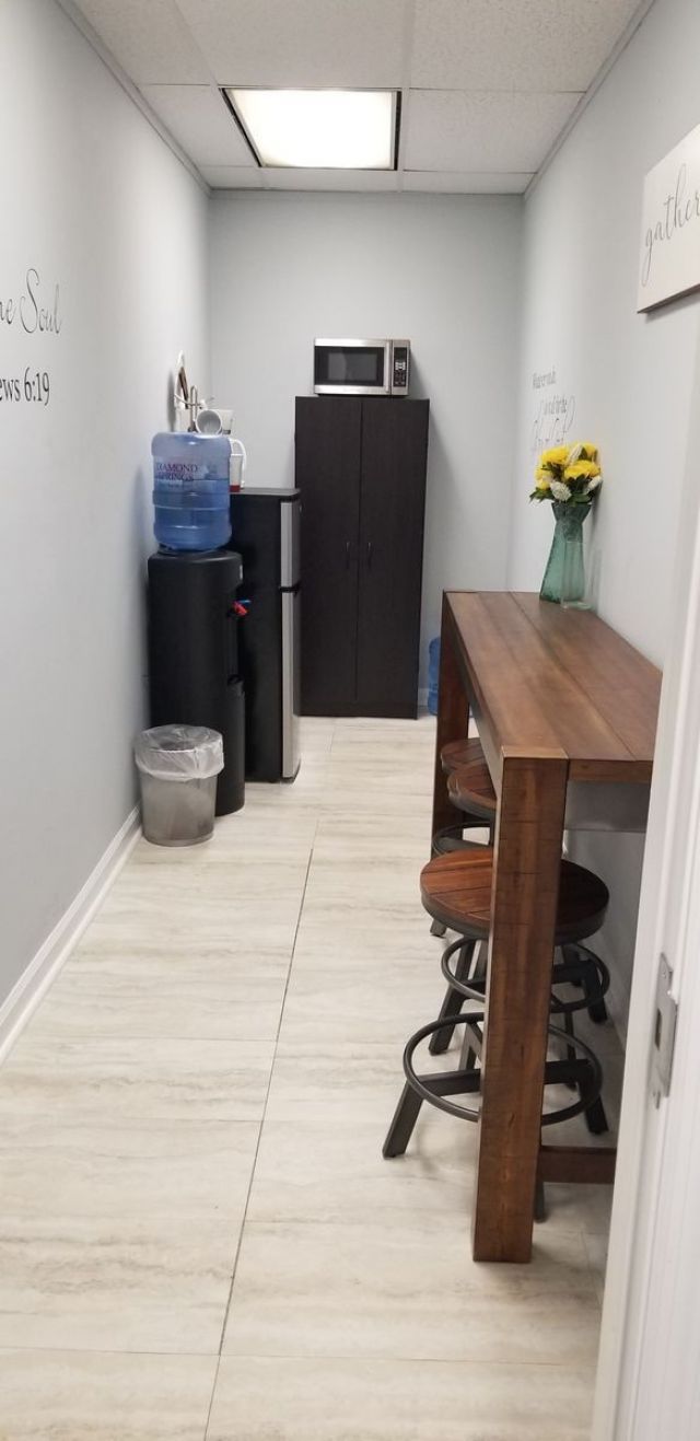 4 Carriage Lane Photo 7