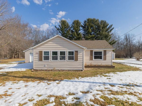 125 Edgewater Drive, Michigan Center, MI 49254