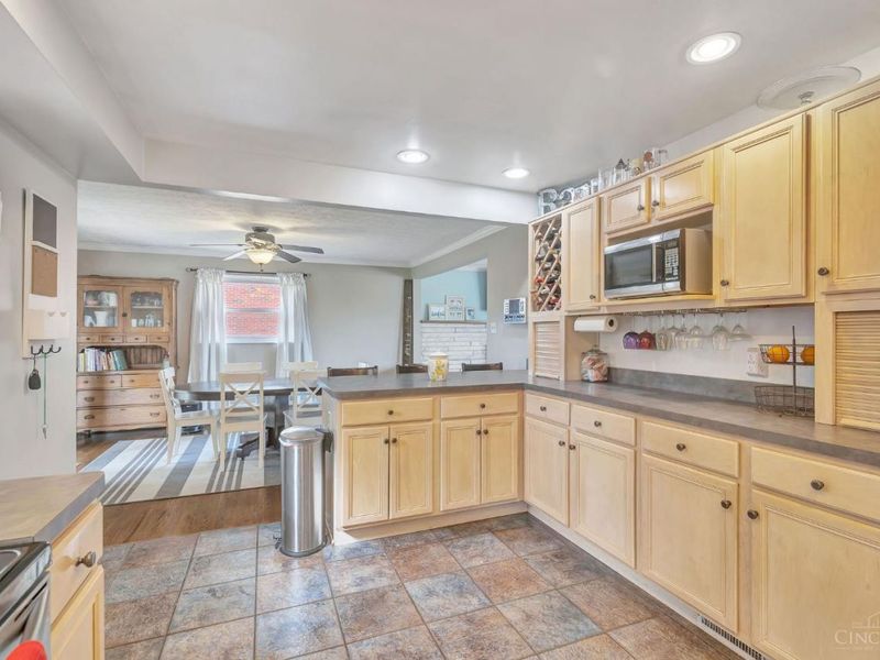 3911 Robinhill Drive, Cincinnati, OH 45211 Photo 12