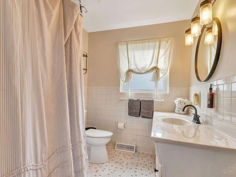 3911 Robinhill Drive, Cincinnati, OH 45211 Photo 19