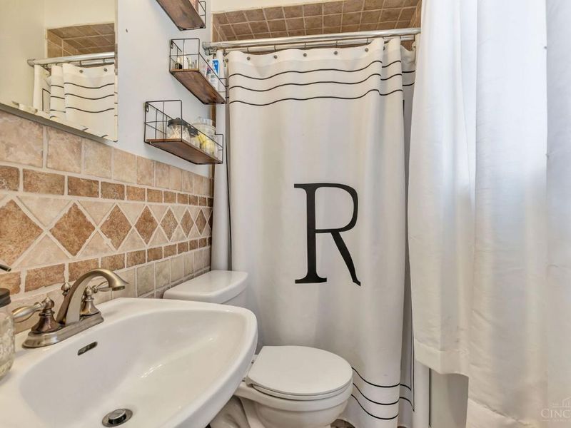 3911 Robinhill Drive, Cincinnati, OH 45211 Photo 21