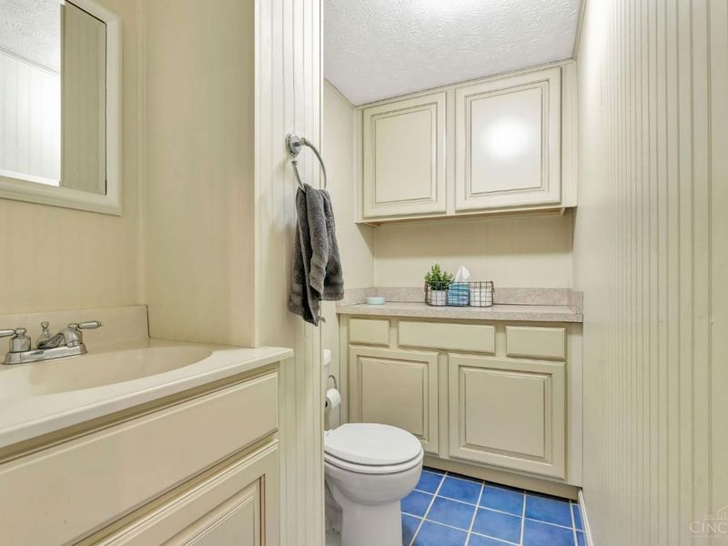 3911 Robinhill Drive, Cincinnati, OH 45211 Photo 29