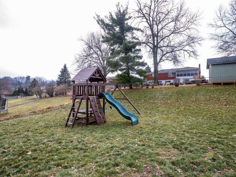 3911 Robinhill Drive, Cincinnati, OH 45211 Photo 32