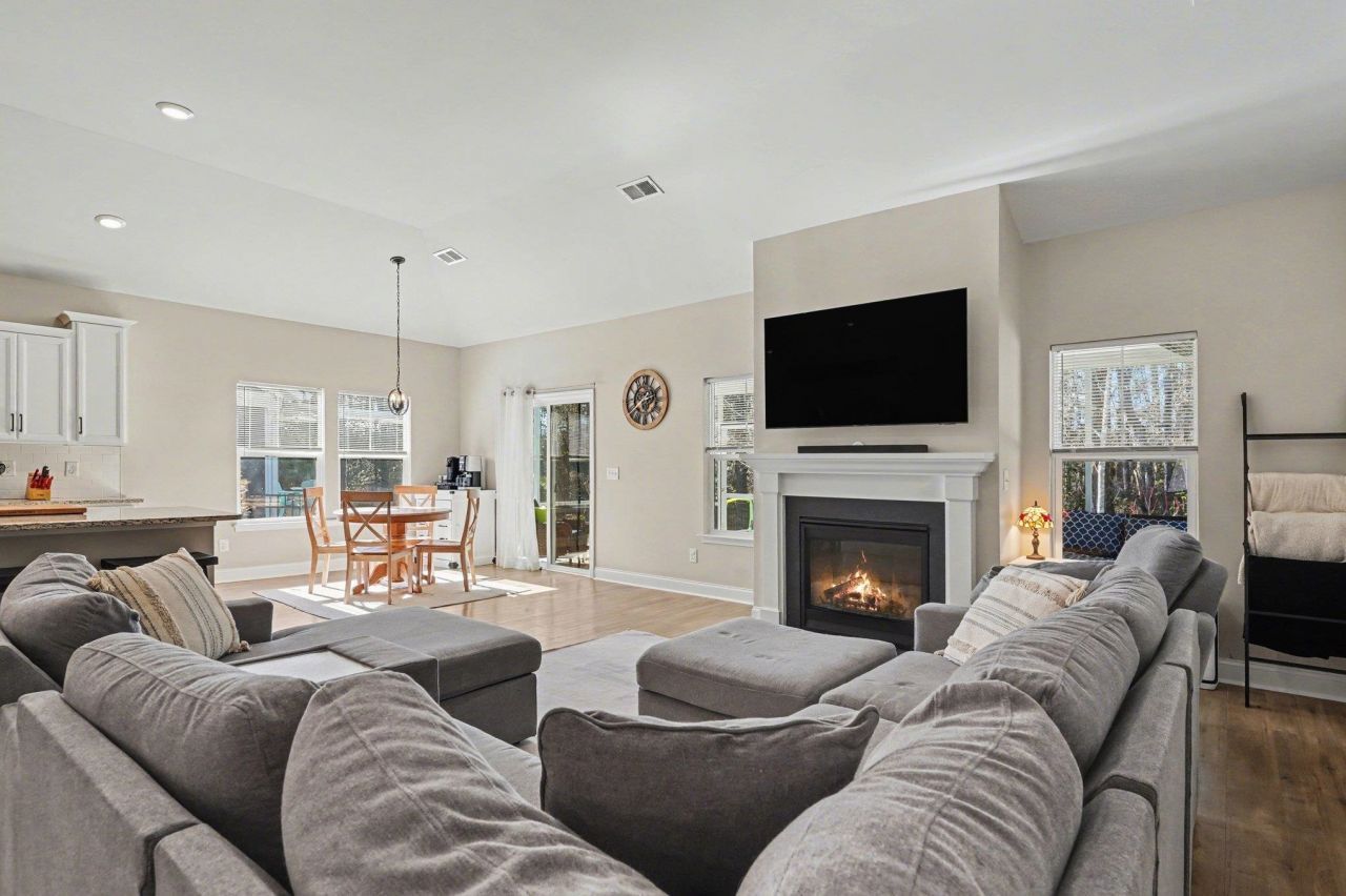 826 Kingfisher Dr.  Photo 5