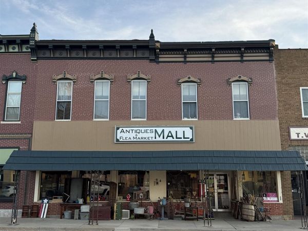 105 E Marion Street, Sigourney, IA 52591