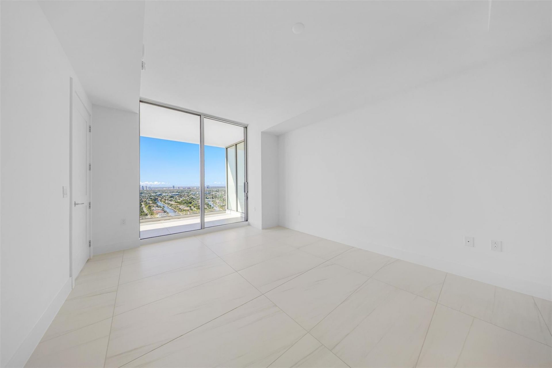 153 N Seabreeze, Unit 2503-S, Fort Lauderdale, FL 33304 Photo