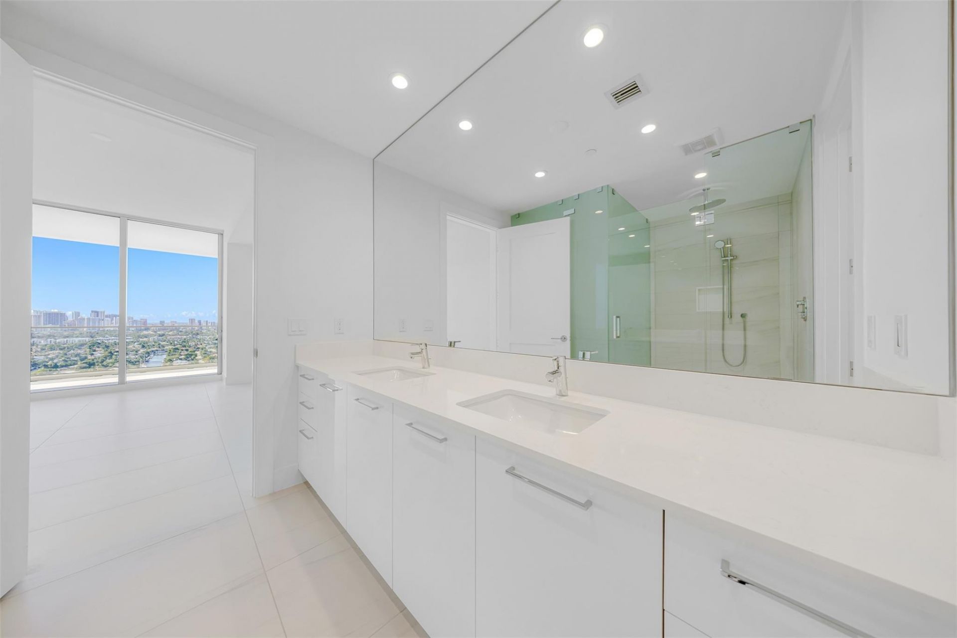 153 N Seabreeze, Unit 2503-S, Fort Lauderdale, FL 33304 Photo