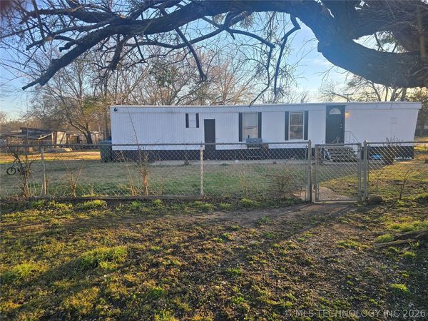 415 Russell Street , Caddo, OK 74729