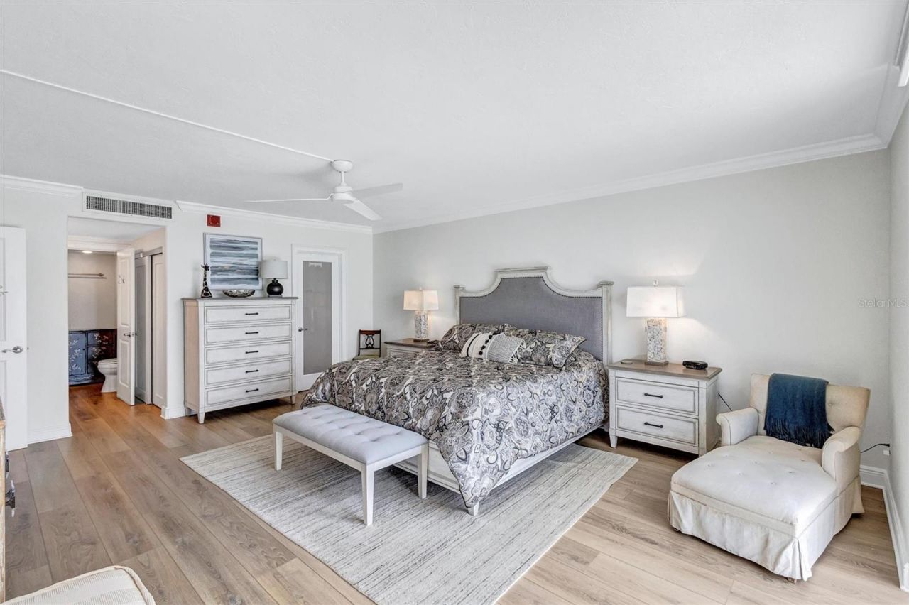 1212 Benjamin Franklin Drive, Unit 1001, Sarasota, FL 34236 Photo